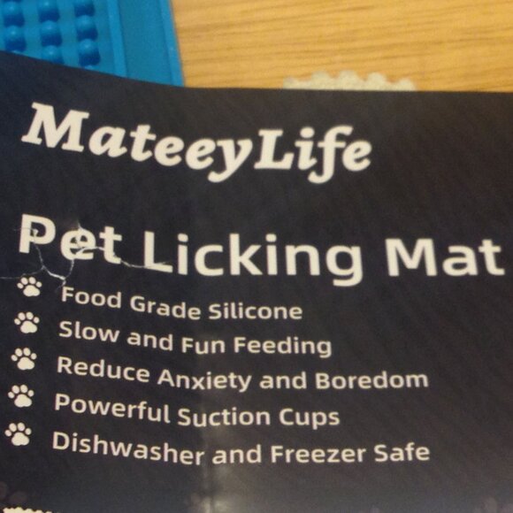 Suction cup hold licking mats for dogs, new - Picture 3 of 5
